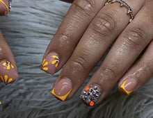 Load image into Gallery viewer, Pretty Nails: Classy Daisy