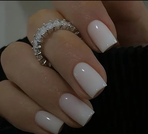 Pretty Nails: Milky White