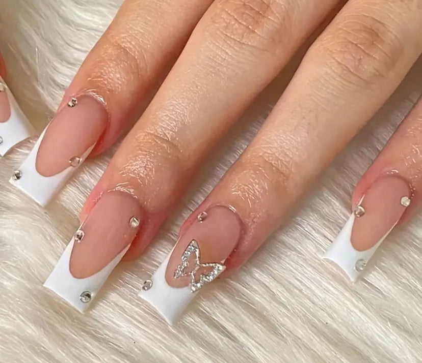 Pretty Nails: White Tails