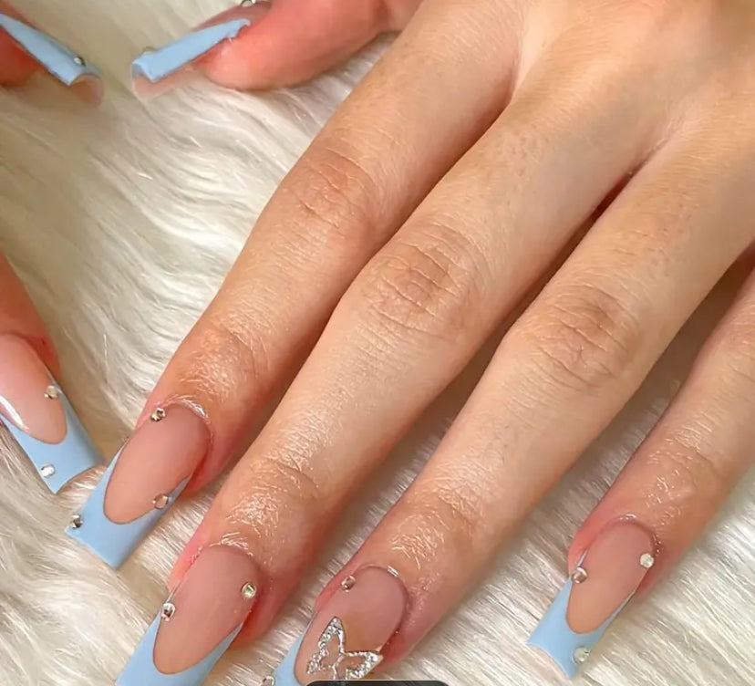 Pretty Nails: Blue Tails