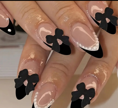 Pretty Nails: Black Tie