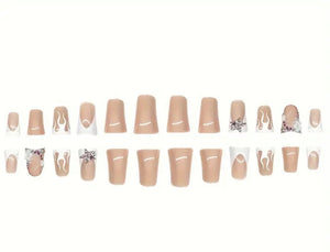 Pretty Nails: Blaise
