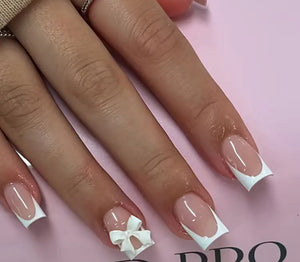 Pretty Nails: Bowed (white)