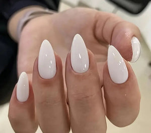 Pretty Nails: White Out