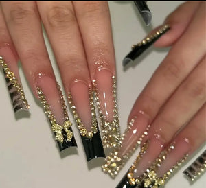 Pretty Nails: Gold Standard