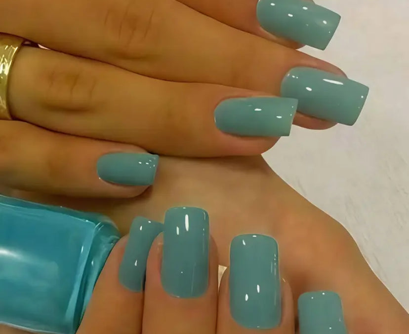 Pretty Nails: Winto Green