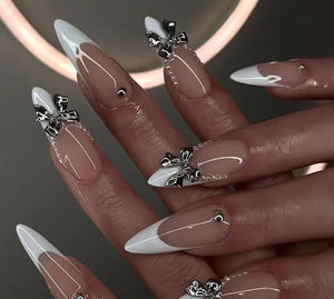 Pretty Nails: Silver Bows