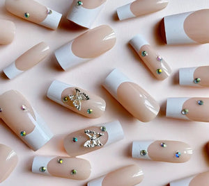 Pretty Nails: White Tails