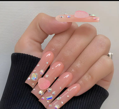 Pretty Nails: Chrome Hearts