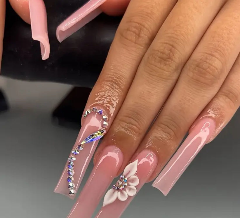 Pretty Nails: Line Up